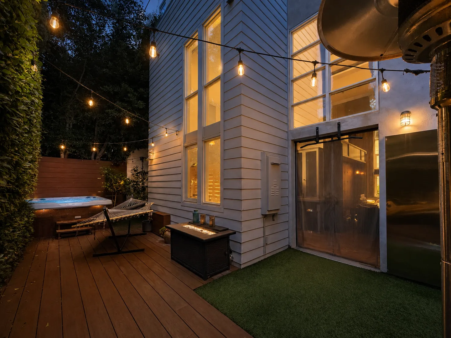 West Hollywood House: 1037 N Laurel Ave