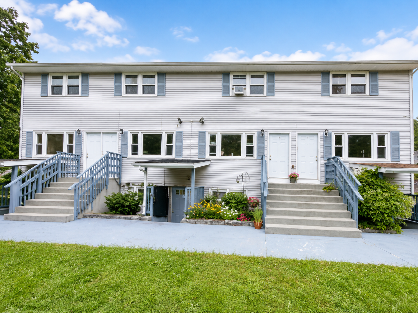 Moosup Condo: 531 Moosup Pond Rd