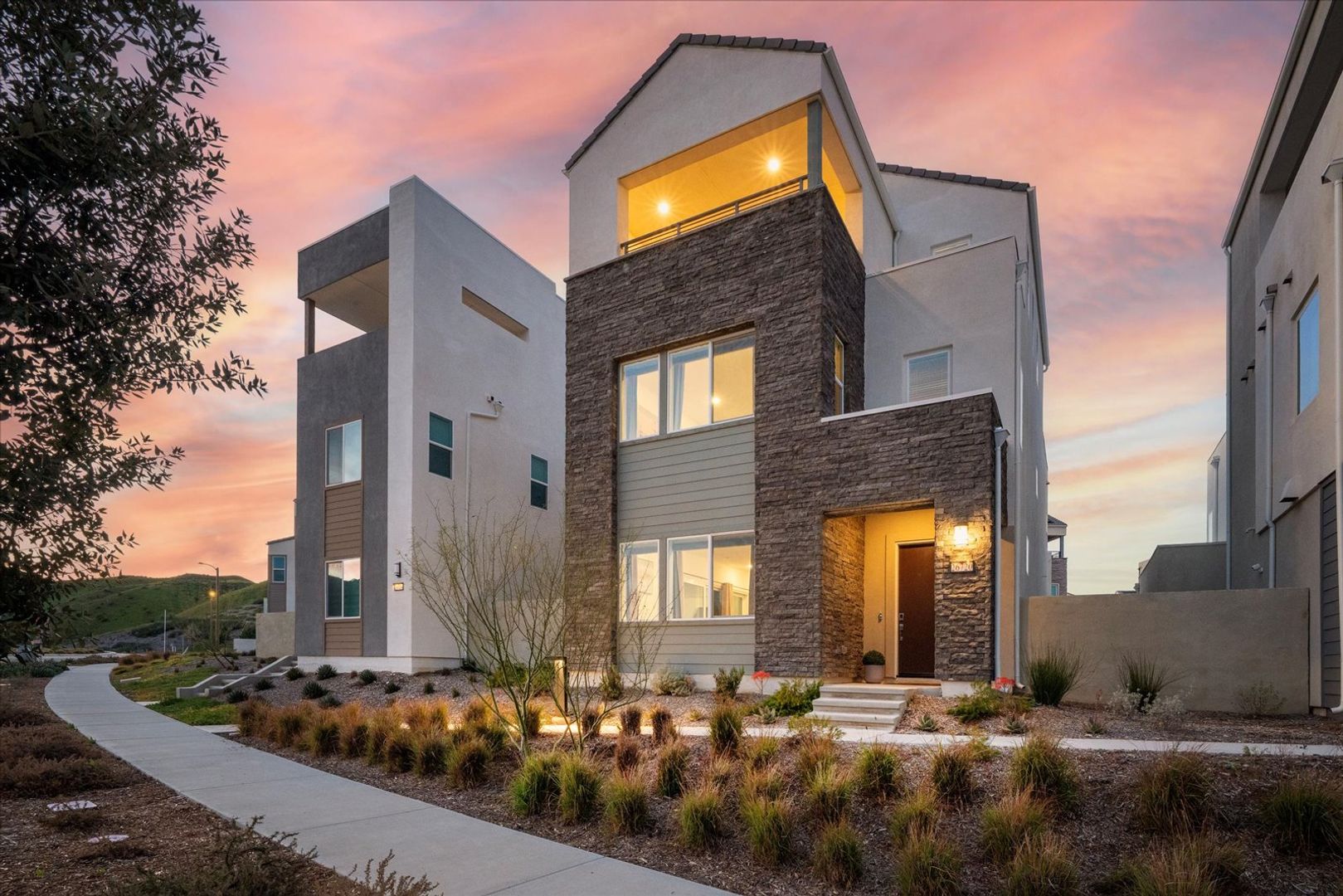 Valencia House: 26720 Afton Ln