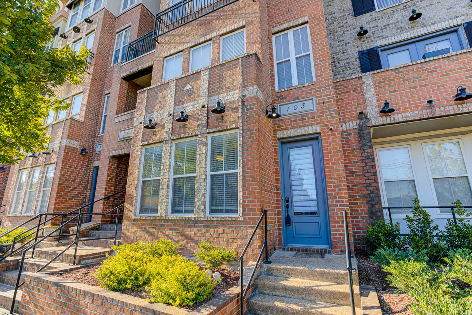 Memphis House: 70 W Carolina Ave