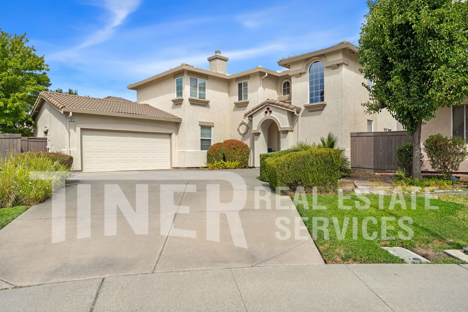 Sacramento House: 35 Sabre Court