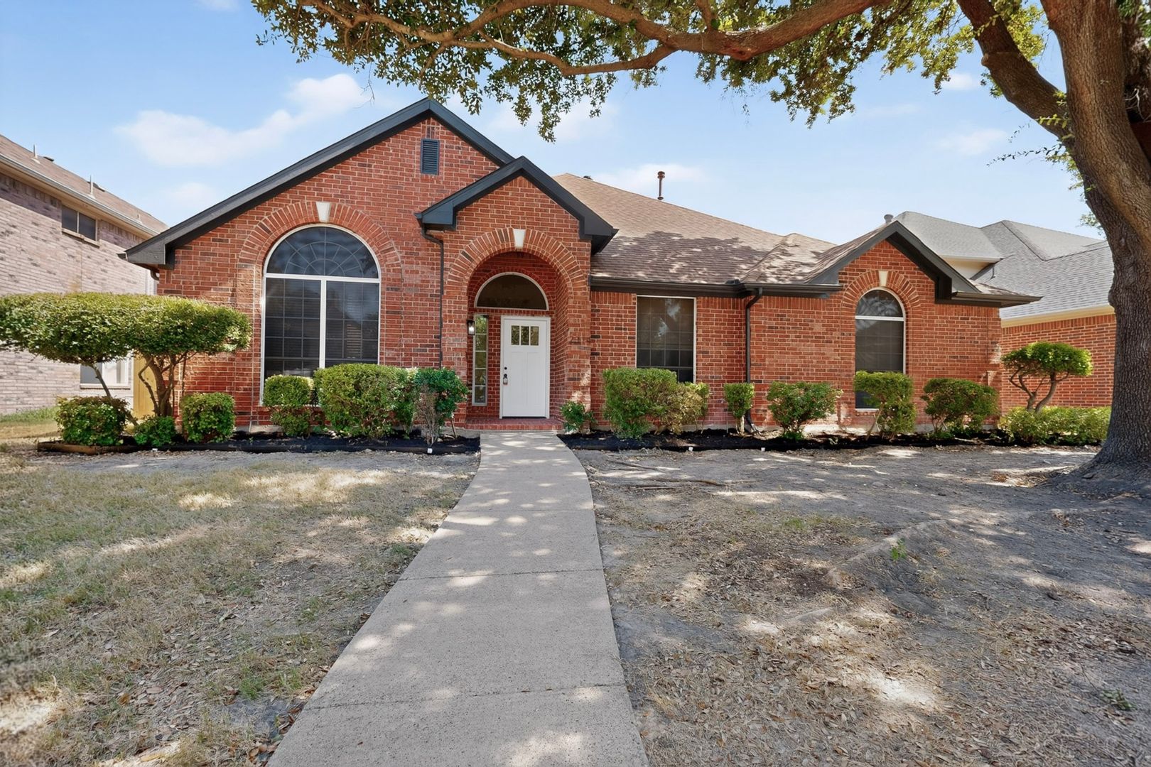 Rowlett House: 7314 Gillon Dr