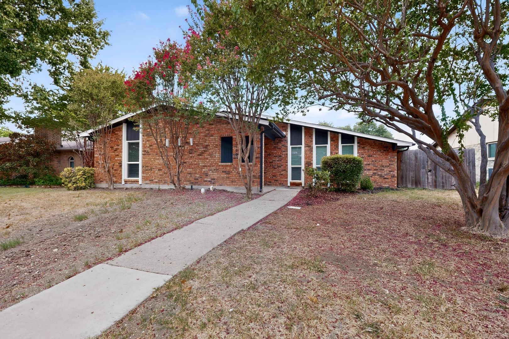 Carrollton House: 2105 Victoria Rd
