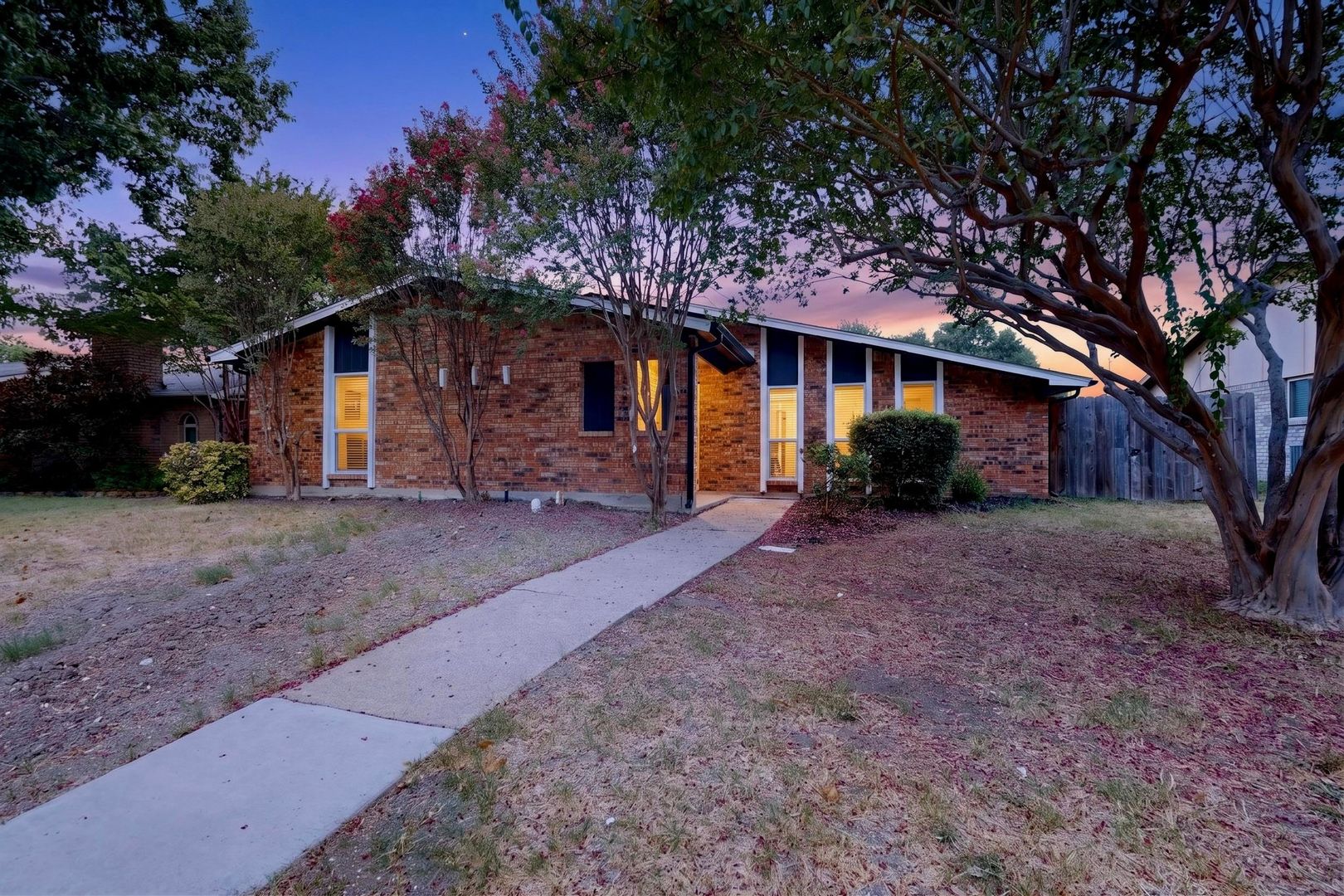 Carrollton House: 2105 Victoria Rd