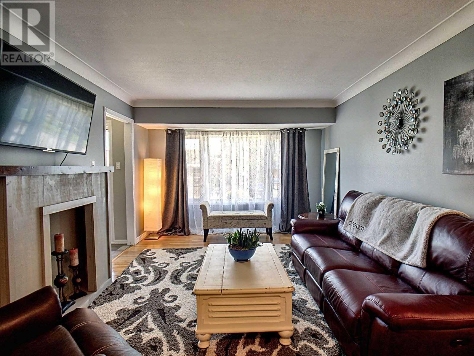Windsor House: 1061 Harrison Ave