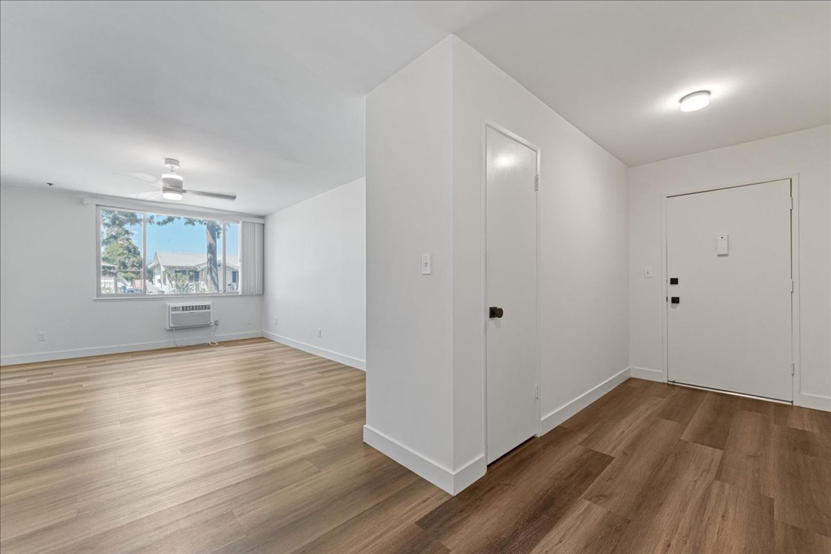 Los Angeles Apartment: 2736 Pomeroy Ave
