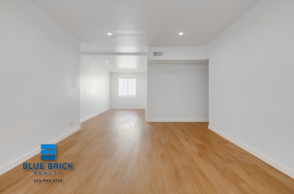 Valley Village Condo: 5320 Corteen