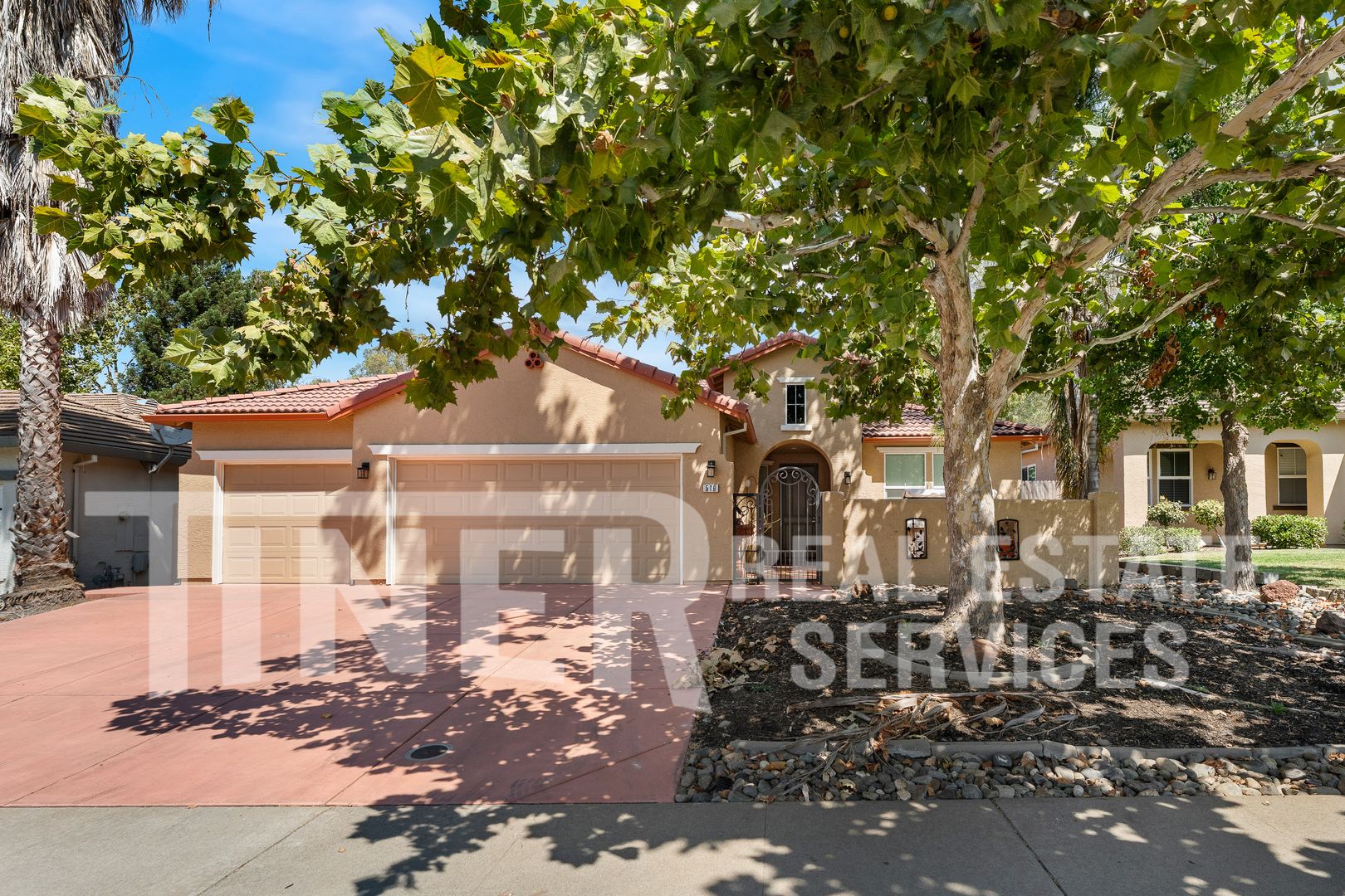 Lincoln House: 516 Costa Lane