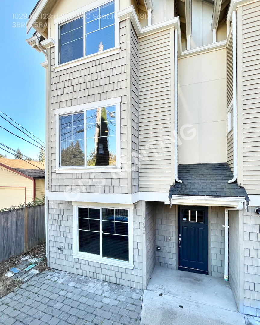 Seattle Townhome: 1029 NE 123rd St