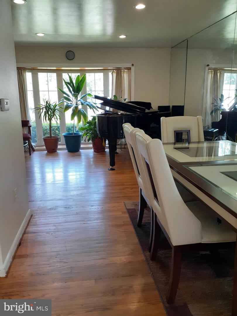 Silver Spring House: 4116 Weller Rd