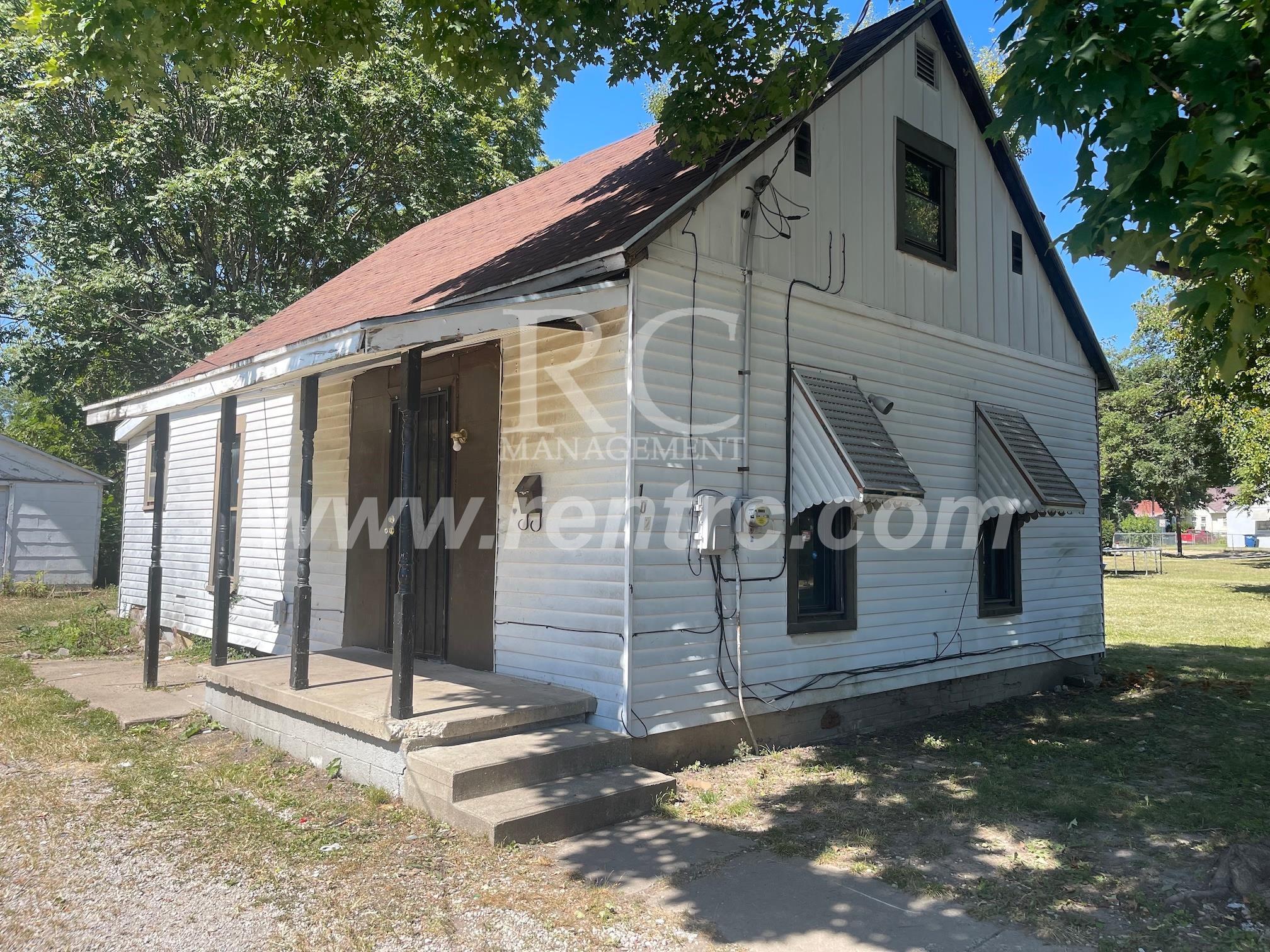 Danville House: 102 Elmwood
