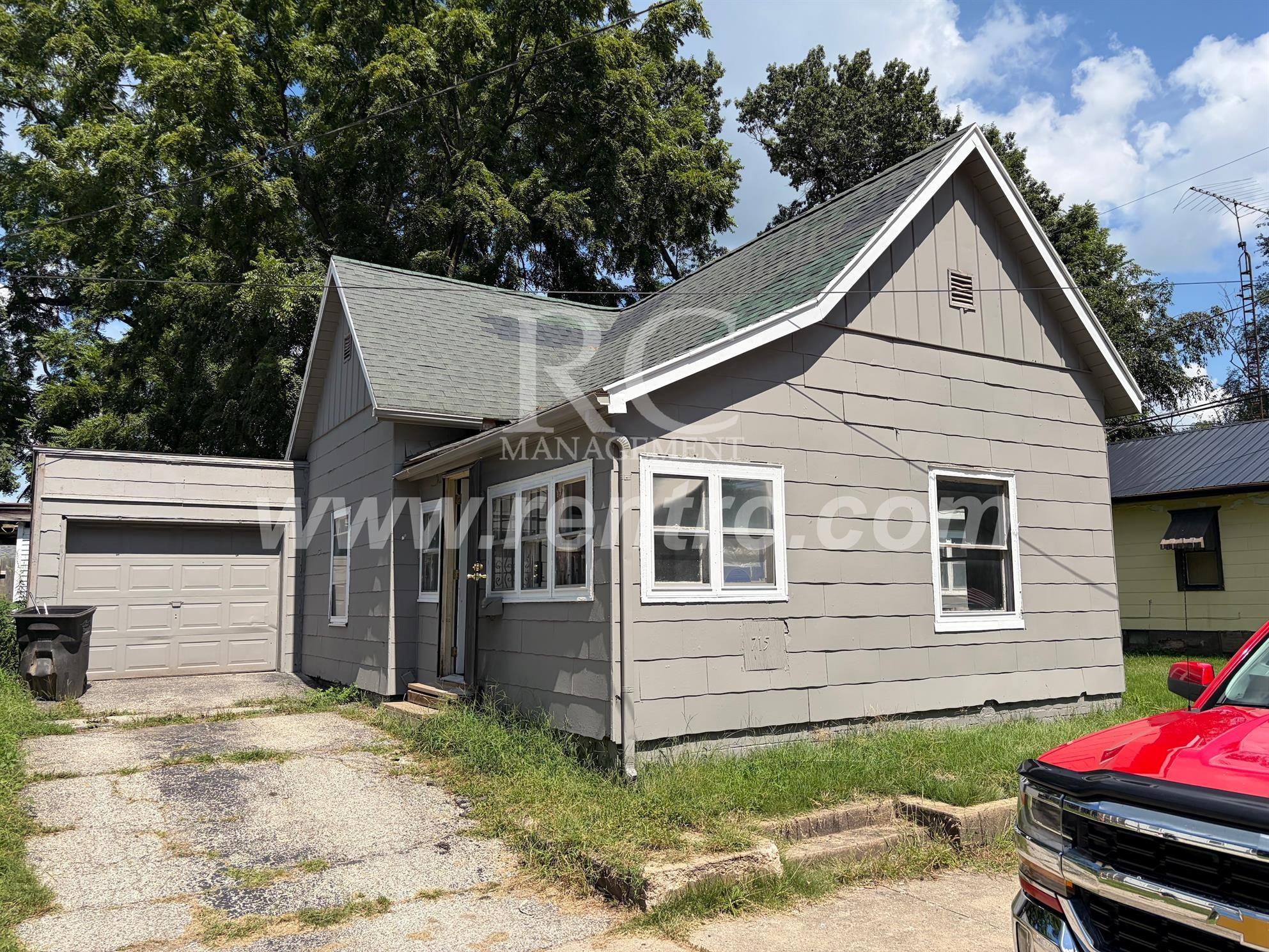 Danville House: 715 Woodbury