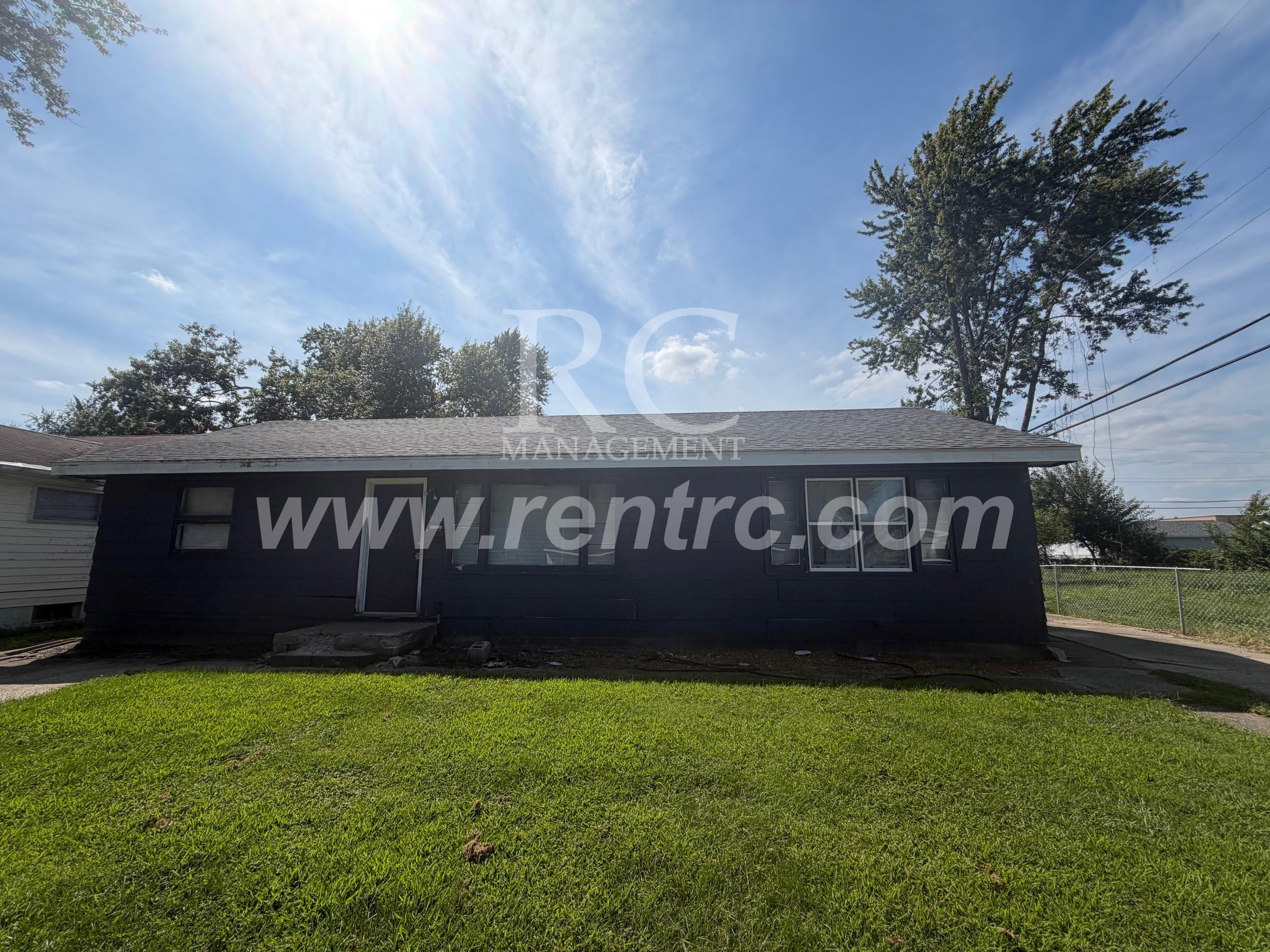 Danville House: 912.5 James Place