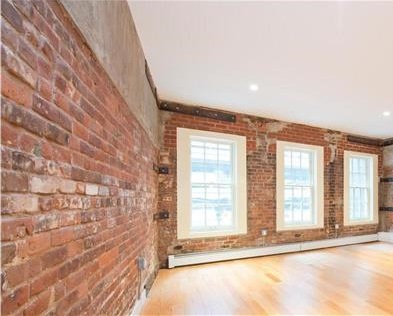 New York Townhome: 19 South William Street