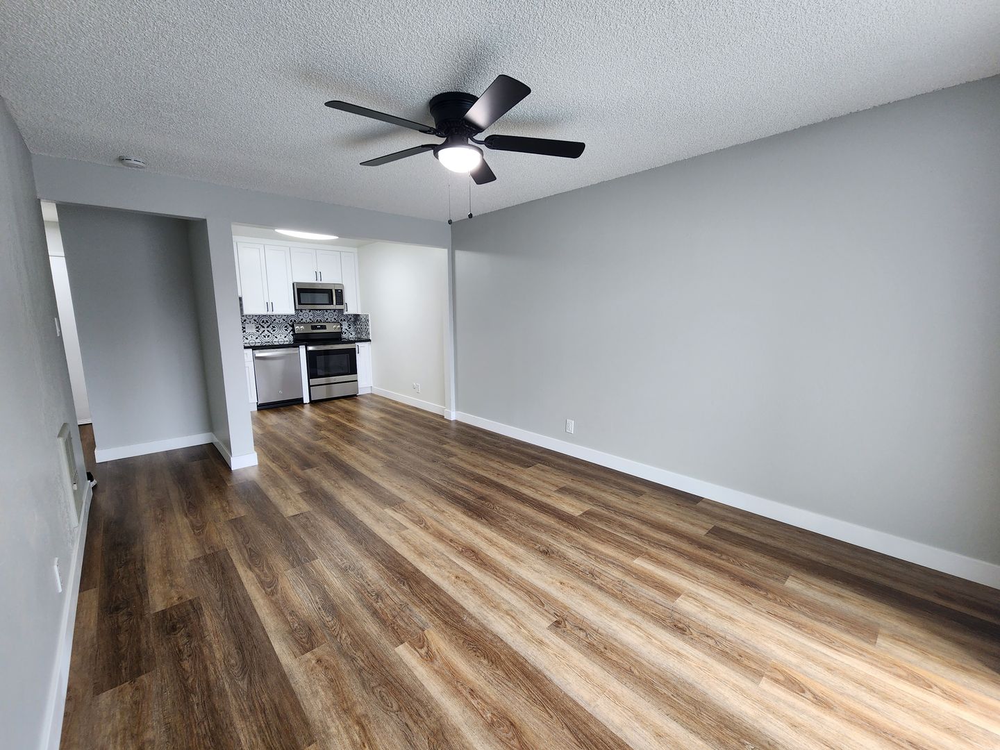 SAN LEANDRO Condo: 14400 E 14TH St