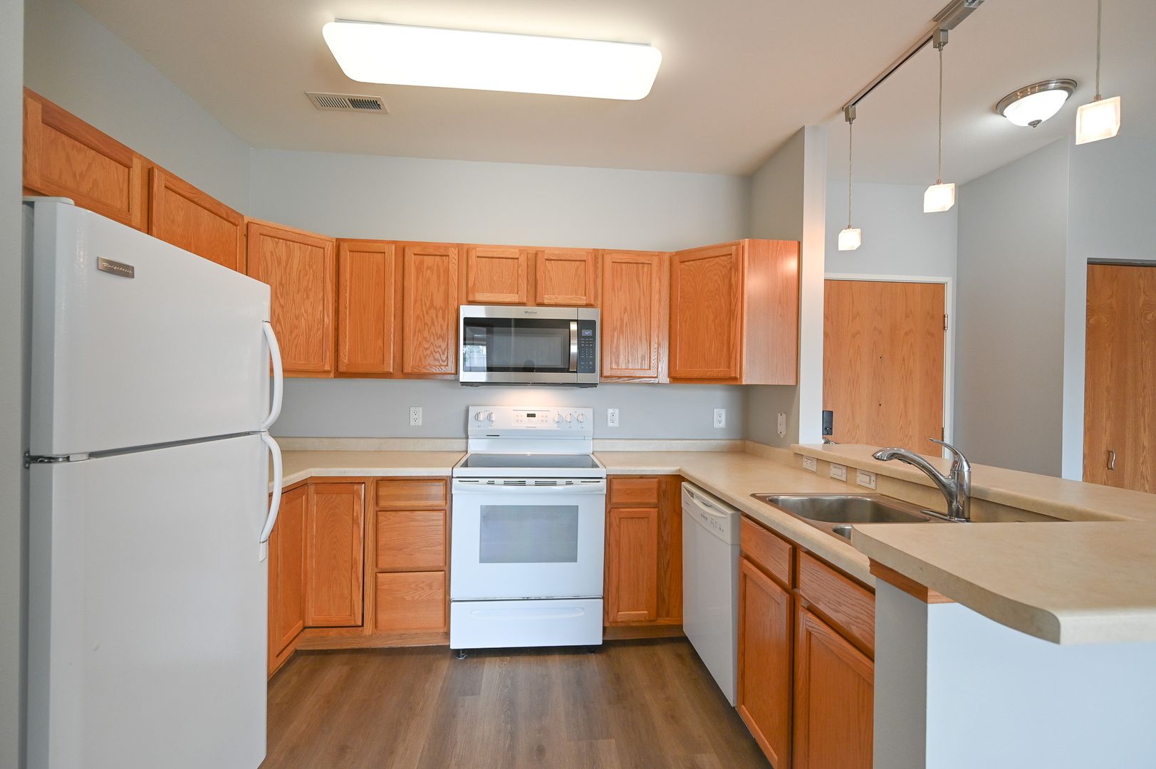 OREGON Apartment: 218 WOLFE St