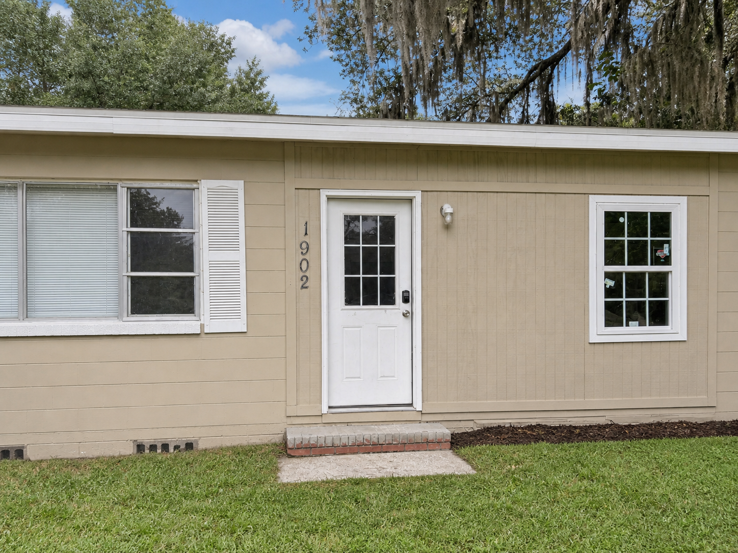 Jacksonville House: 1902 Maclean Rd