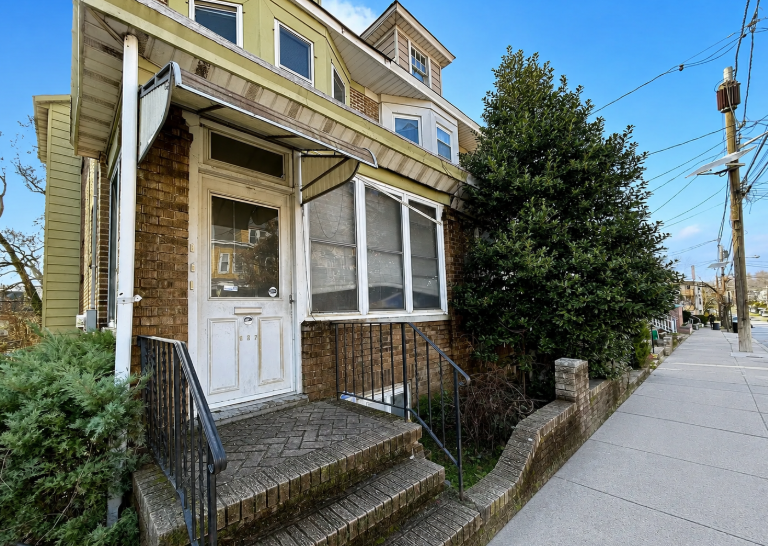 Trenton Townhome: 633 Edgewood Ave
