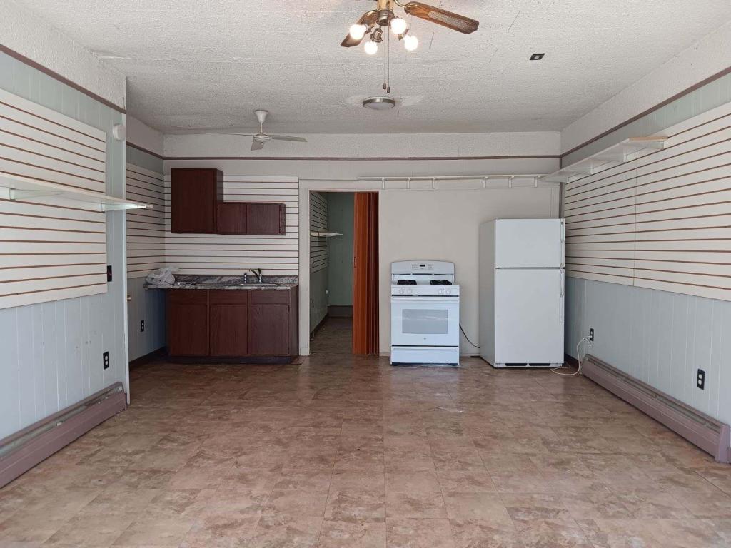 Freeport Condo: 410 E Iroquois St