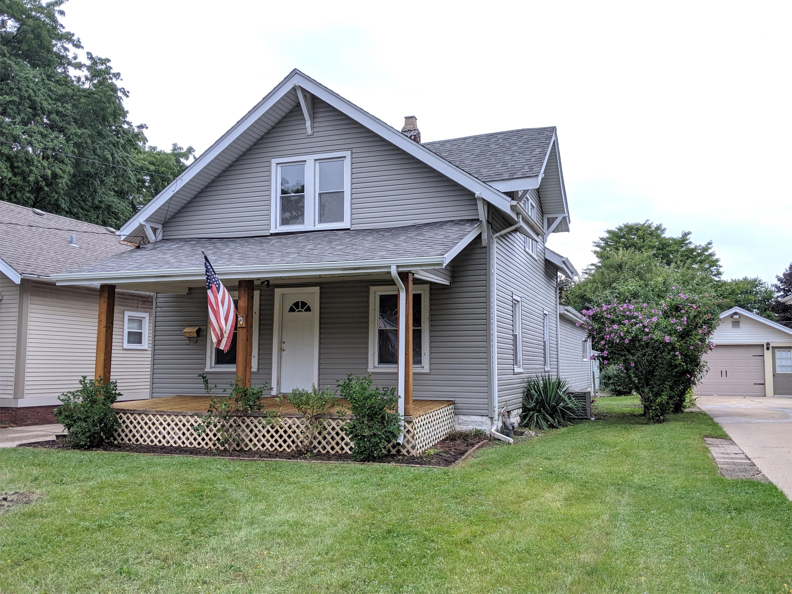 Loves Park House: 536 Lawn Dr
