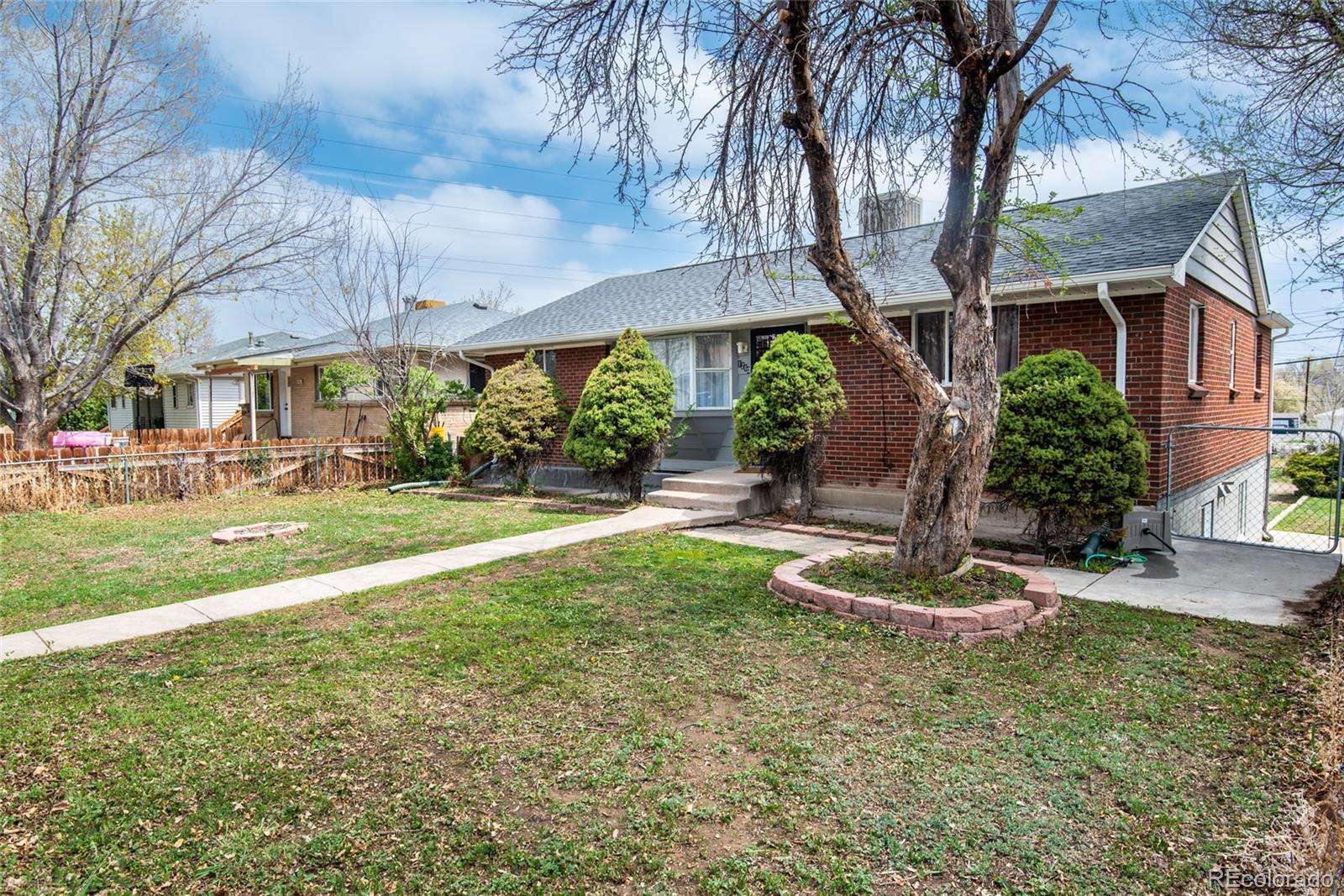 Lakewood House: 1260 Brentwood St