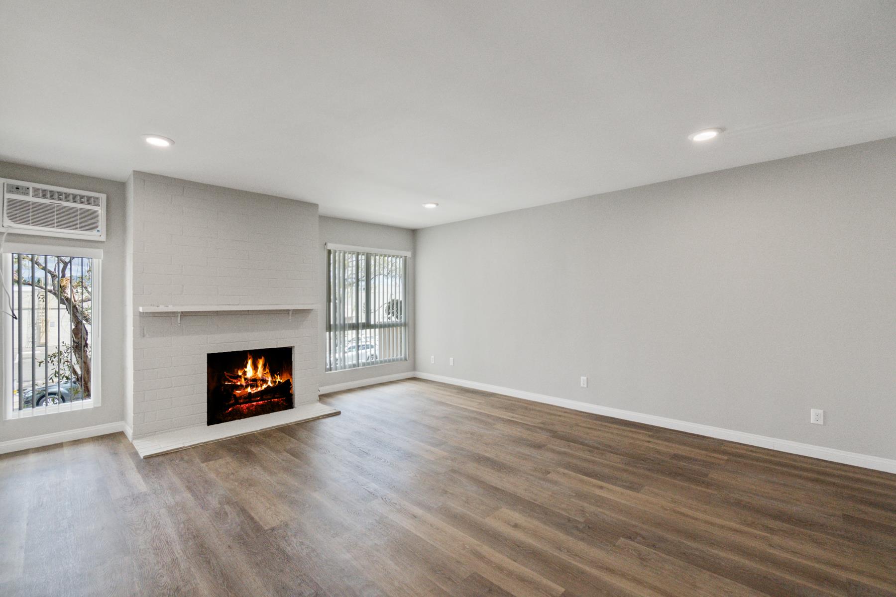 Tustin Apartment: 190 Centennial Way