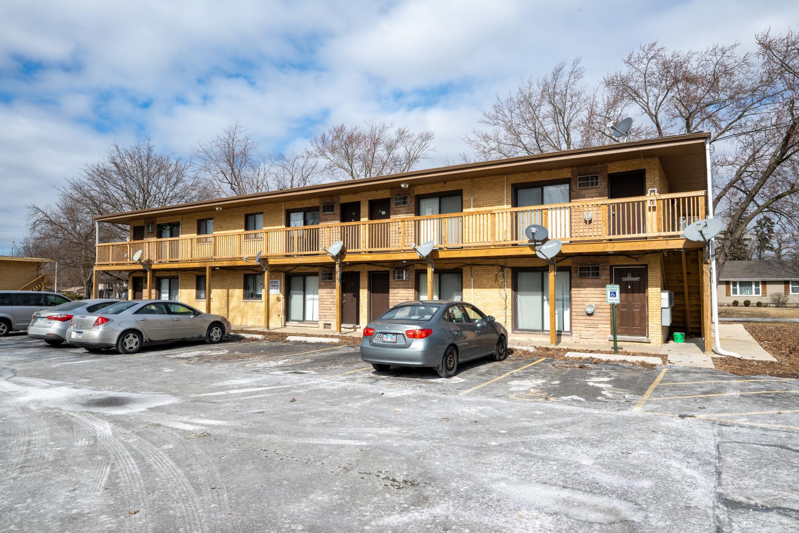 Oak Forest Condo: 15302-05 Knox