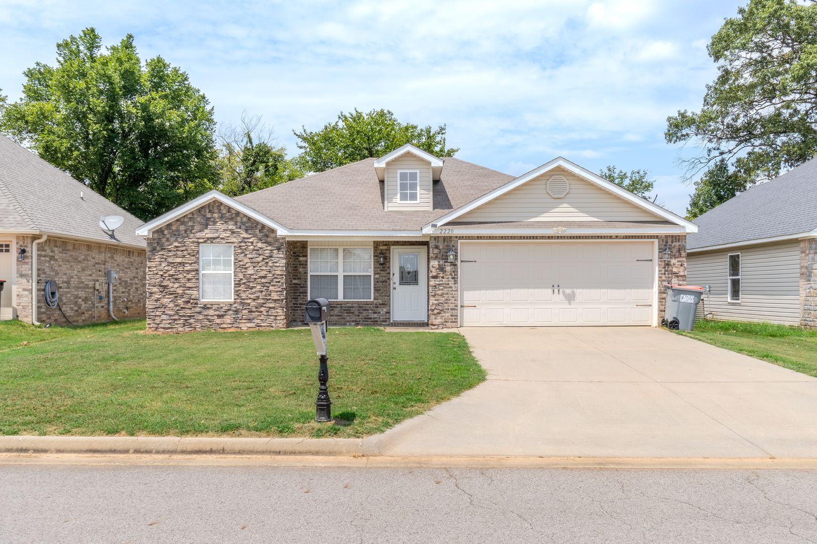 Barling House: 2220 Ridgeway Lane