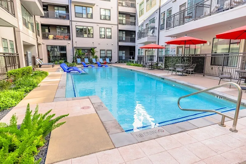 Austin Condo: 2400 E 6th St