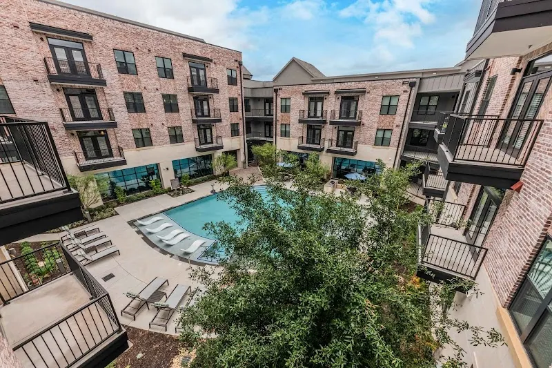 Austin Condo: 4910 E 7th St