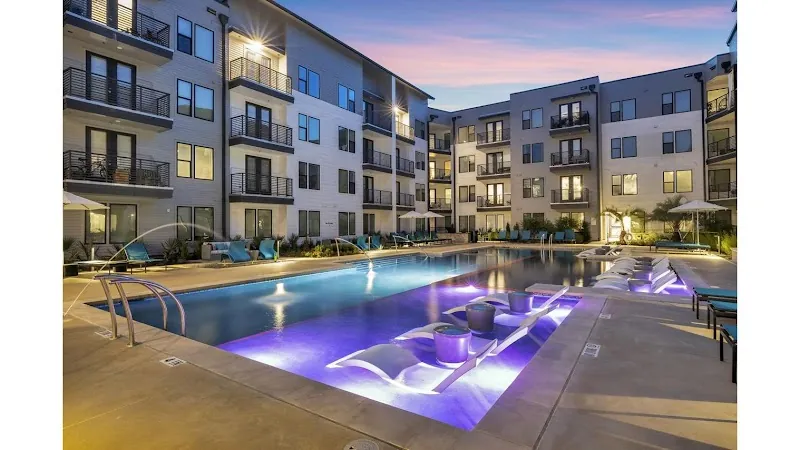 Austin Condo: 720 Airport Blvd