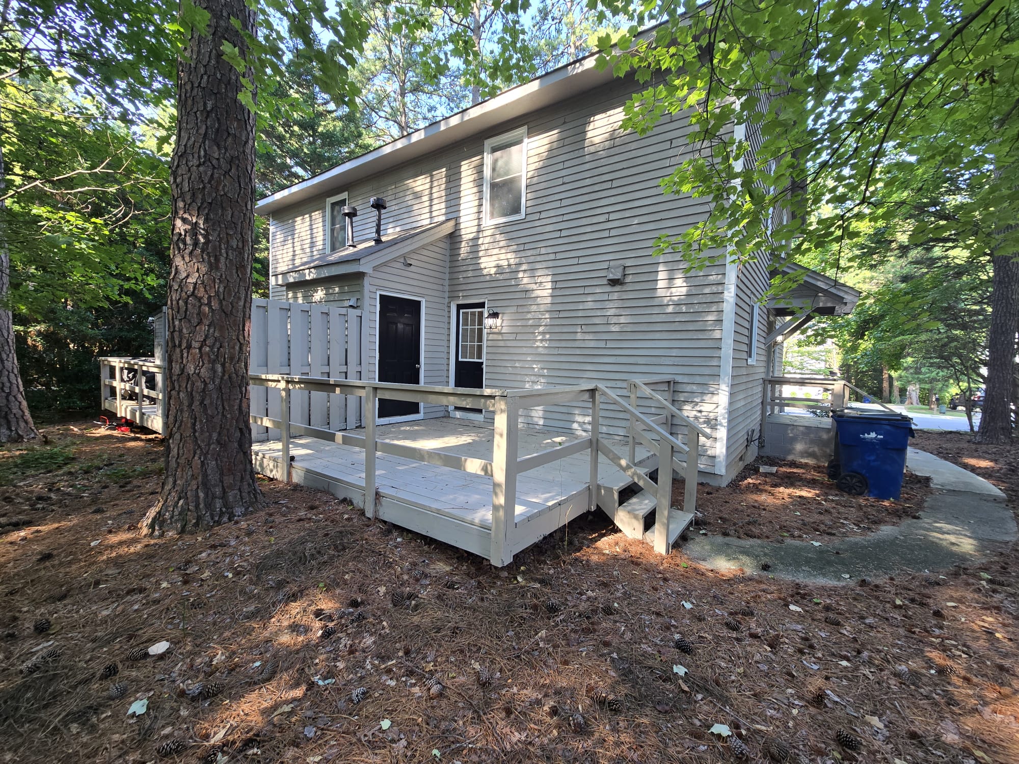 Raleigh House: 5906 Applewood Ln