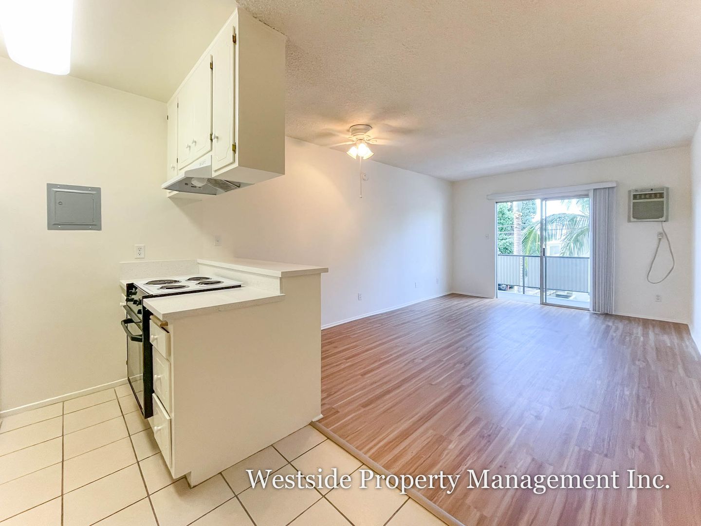 Los Angeles Apartment: 11360 Iowa Ave