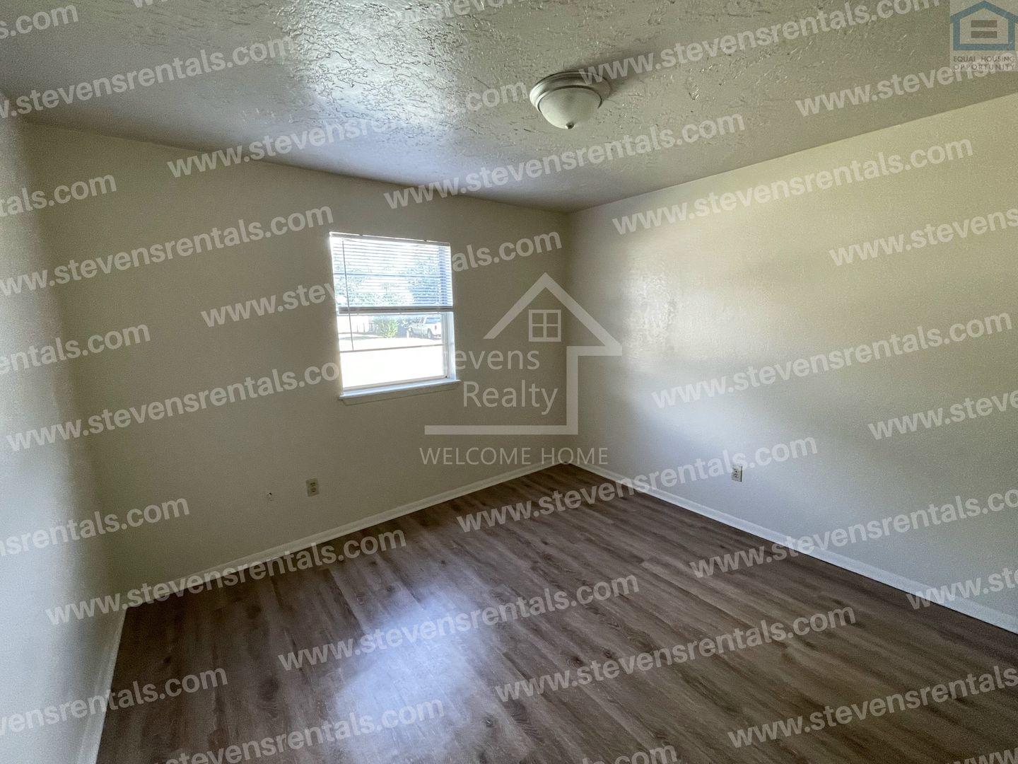 Lawton Apartment: 1502 NW Kingsbury Ave