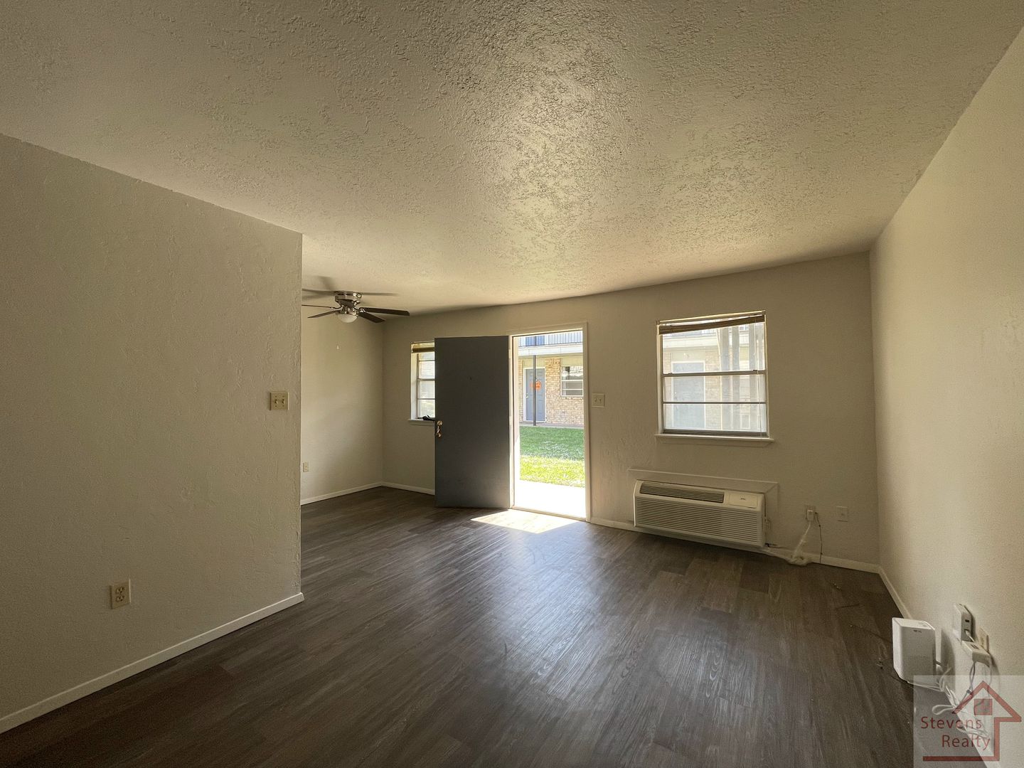 Lawton Apartment: 1502 NW Kingsbury Ave