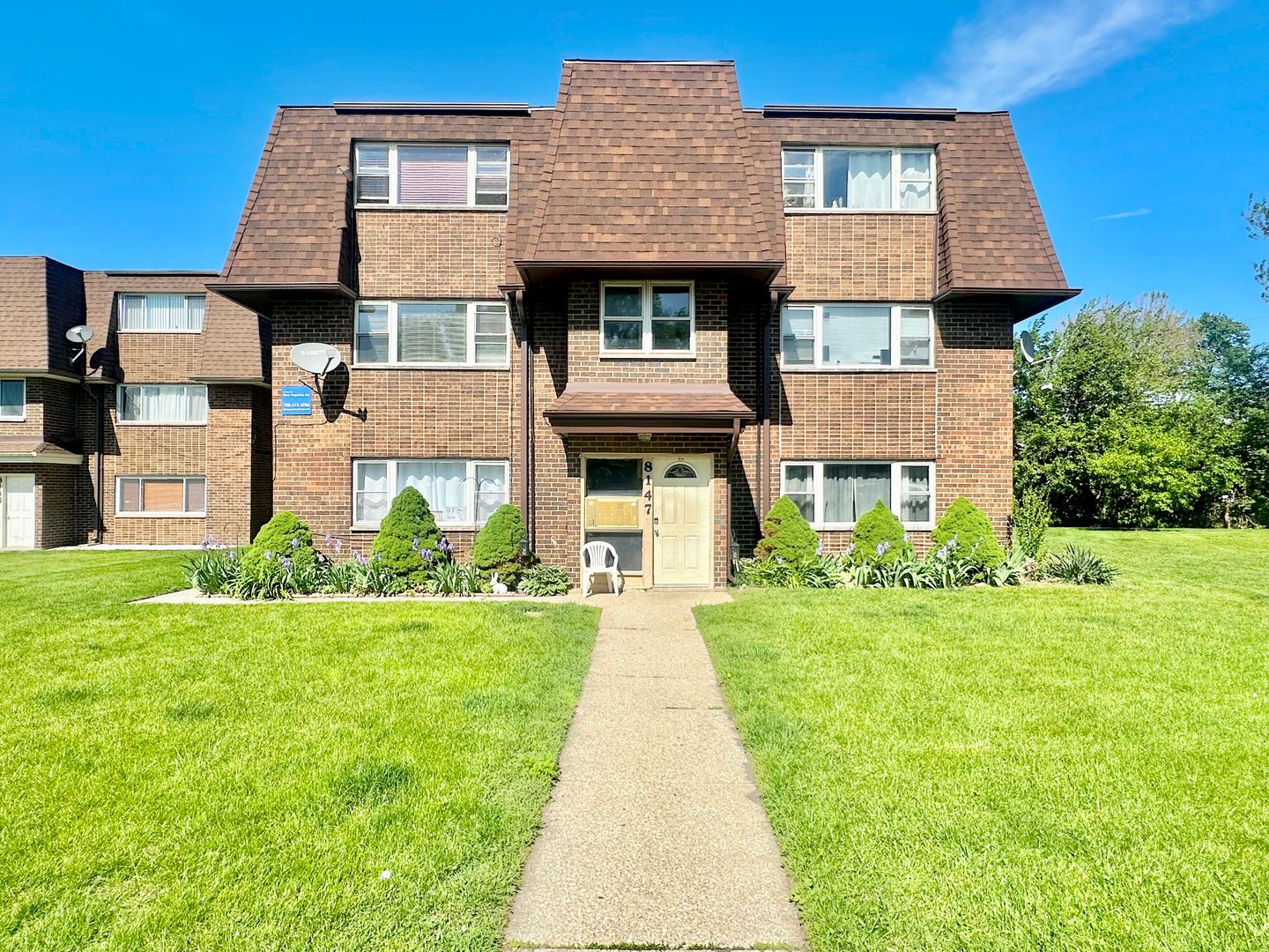 Lyons Condo: 8147 Ogden Ave