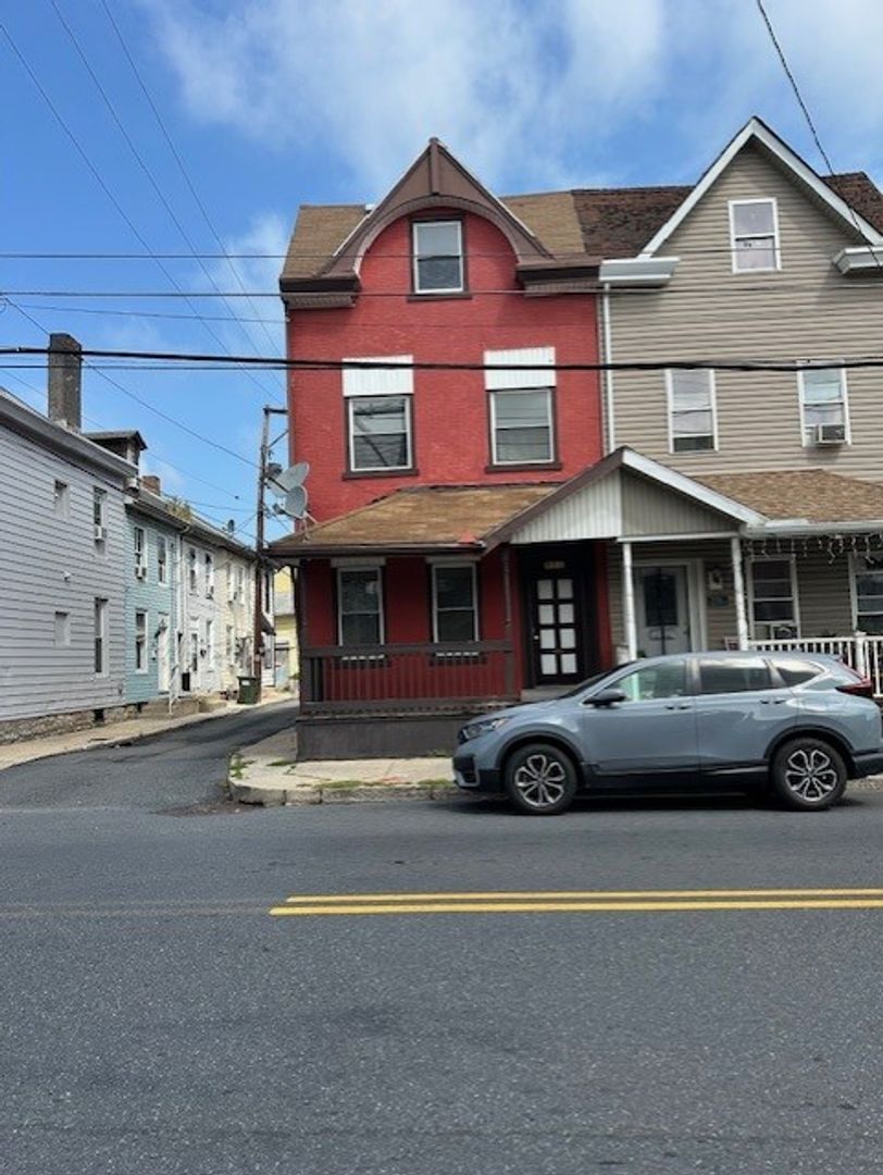 Lebanon House: 921 Lehman St