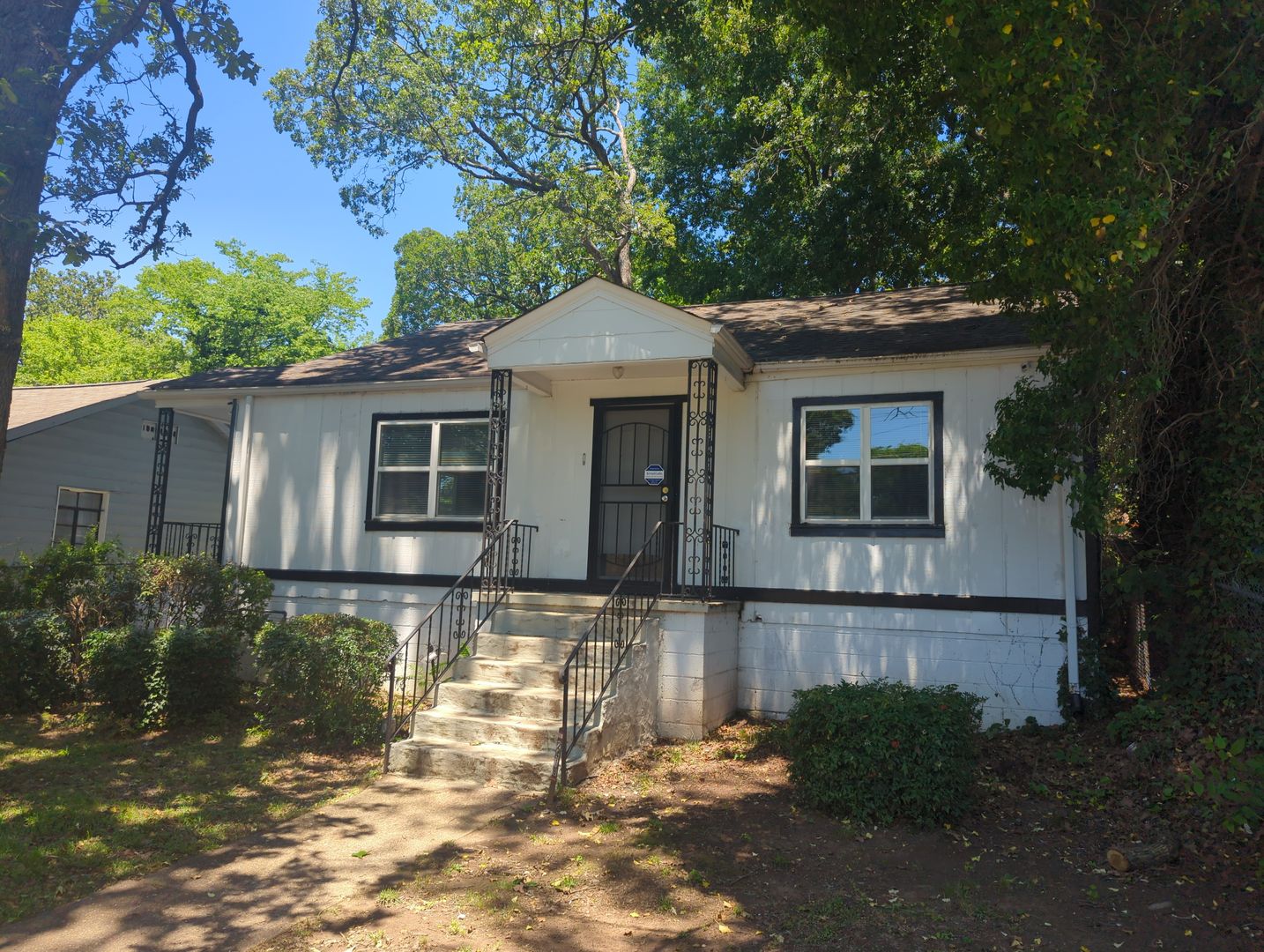 Chattanooga House: 2419 Vine St