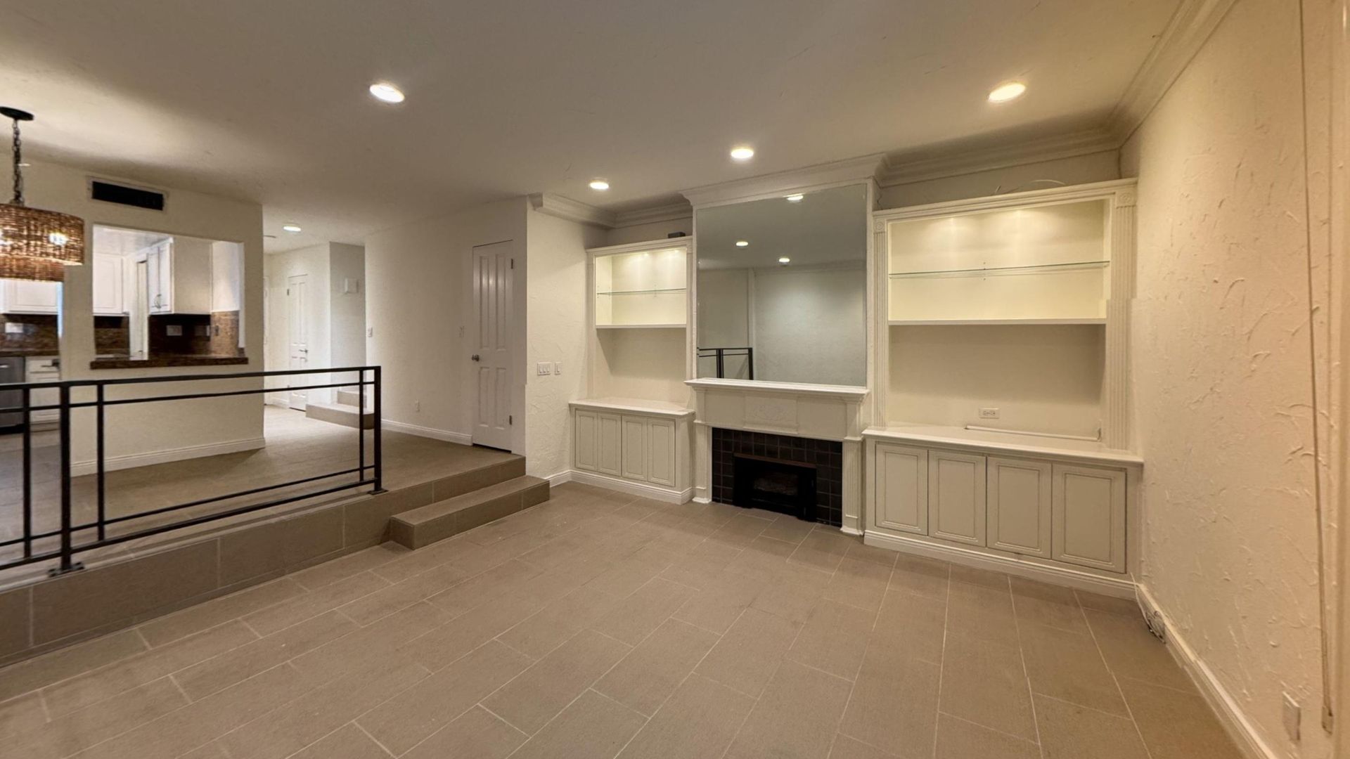 West Hollywood House: 880 Hilldale Ave