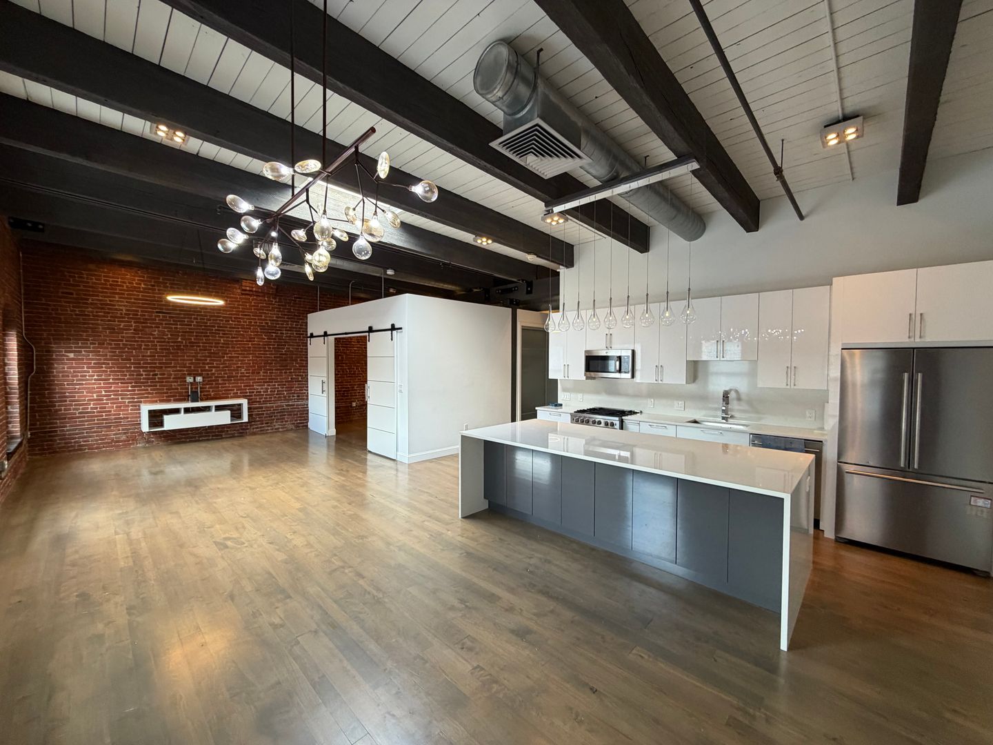Boston Condo: 21 Wormwood St