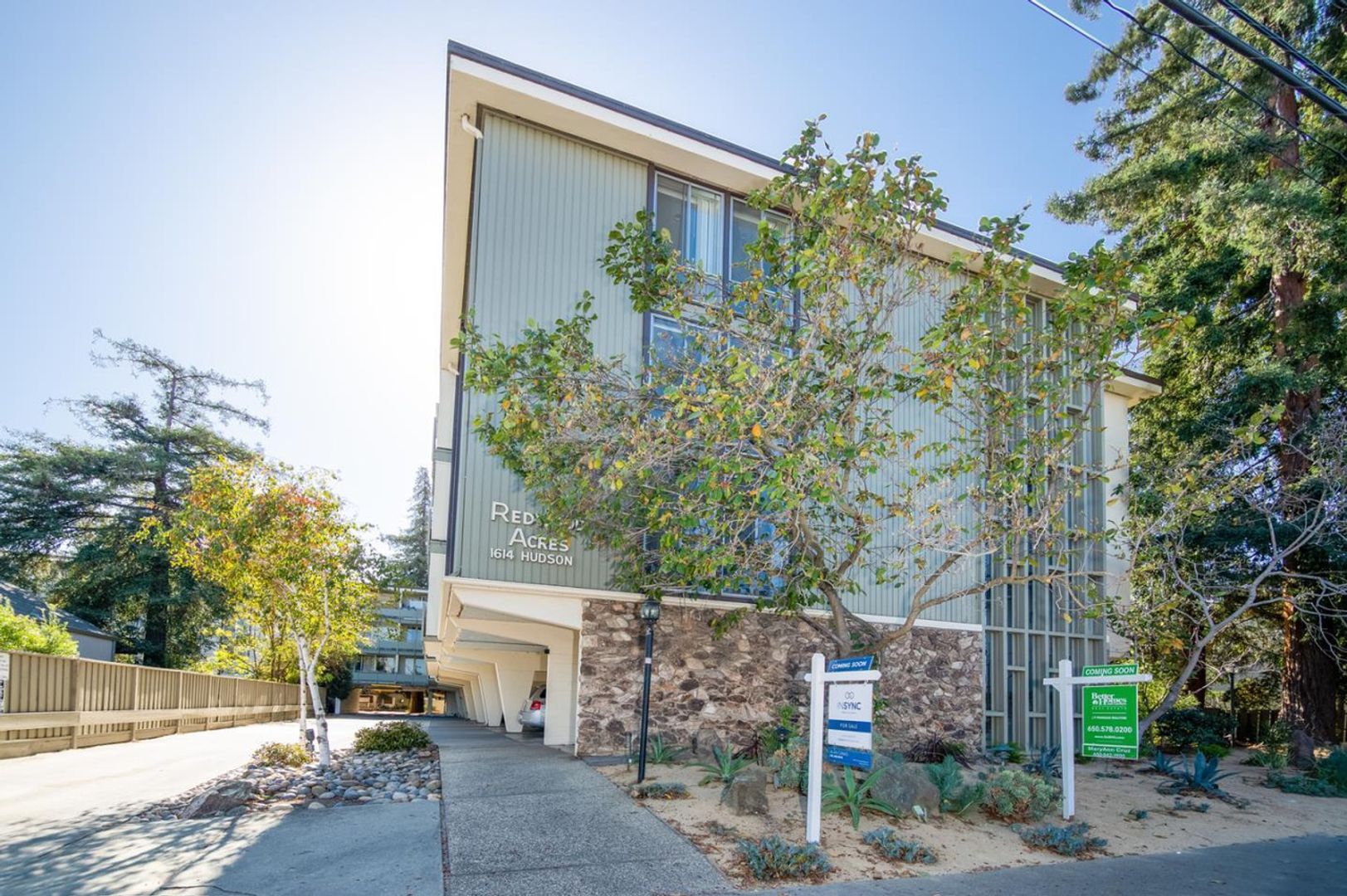 Redwood City House: 1614 Hudson St