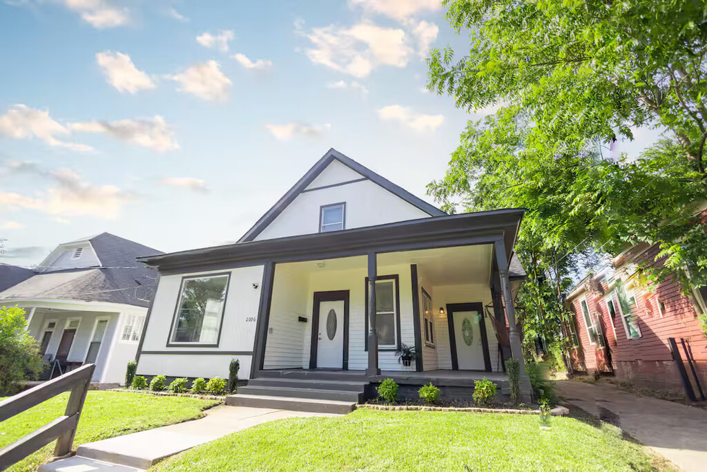 2096 Linden Ave