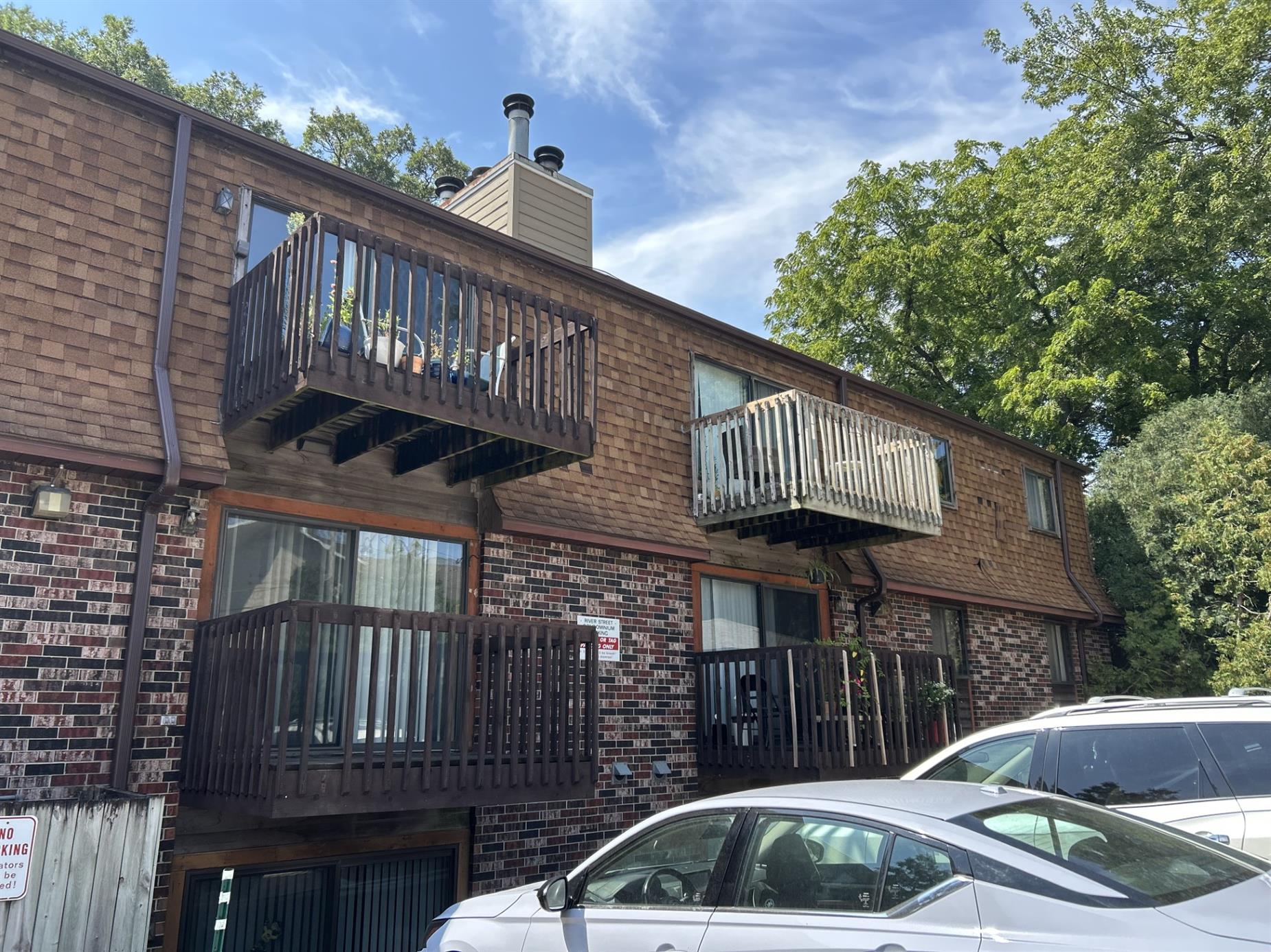 Iowa City Condo: 221 River St