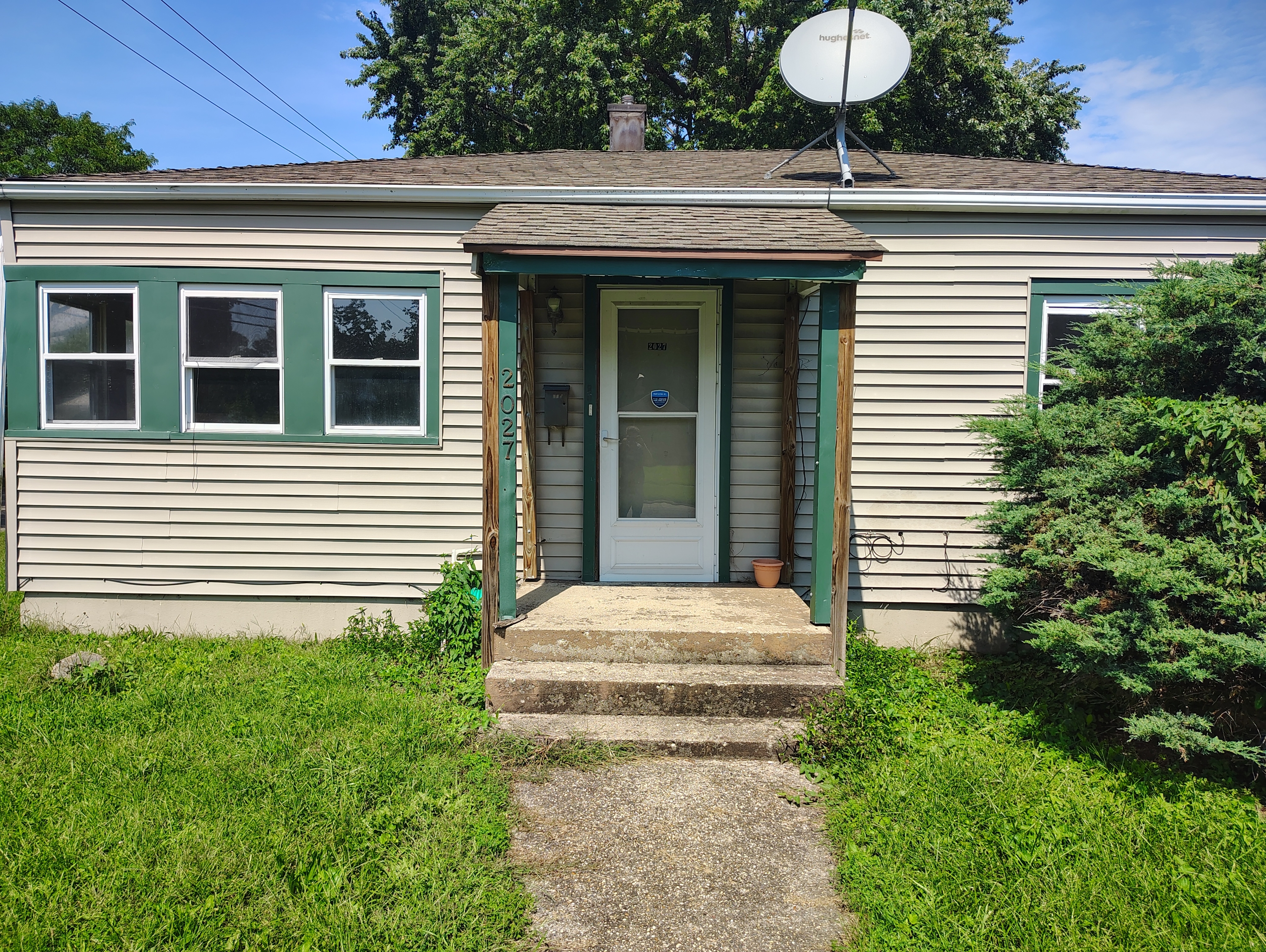 Rockford House: 2027 Sharon Ave