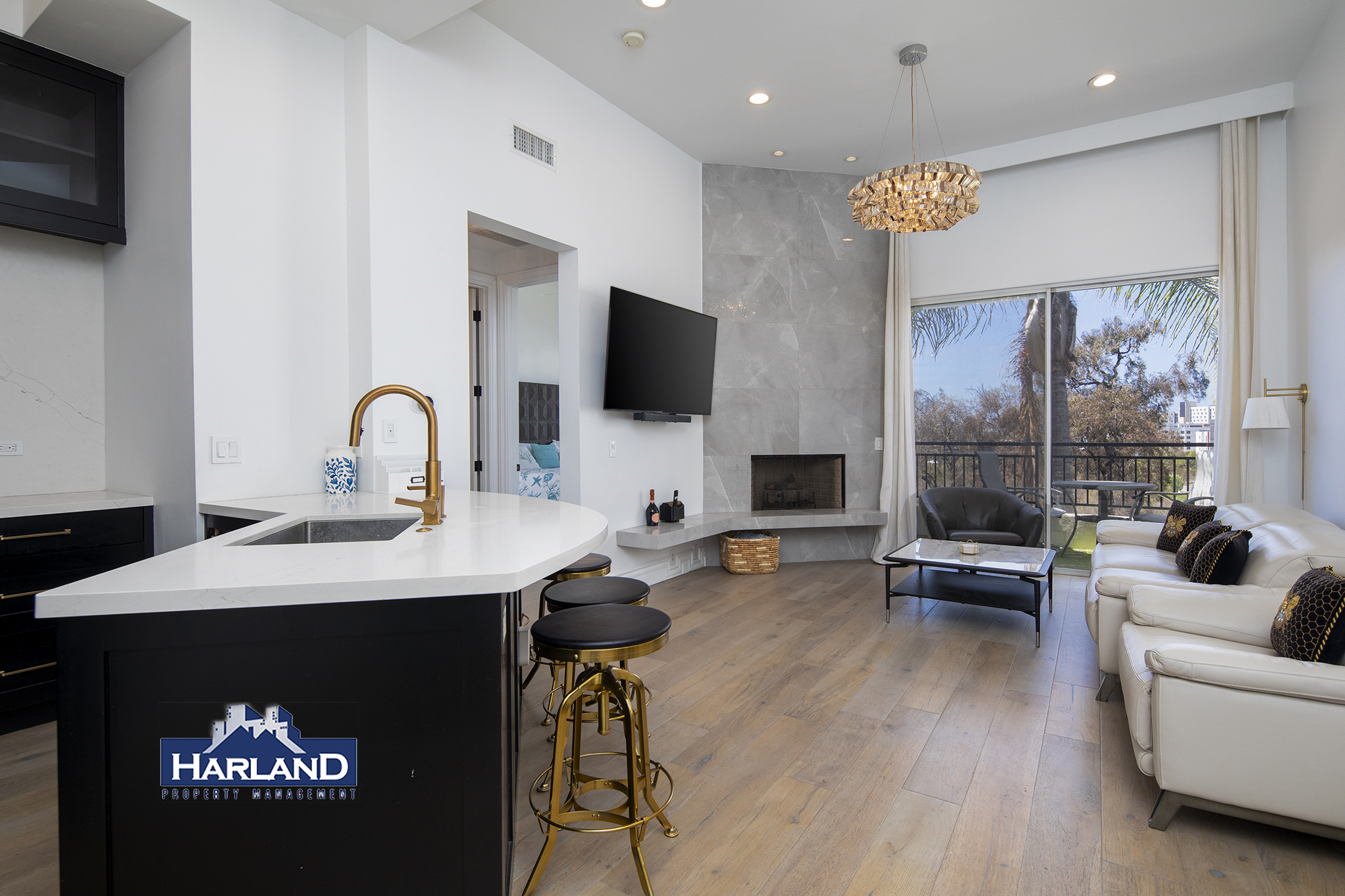 San Diego Townhome: 9253 Regents Road - A401