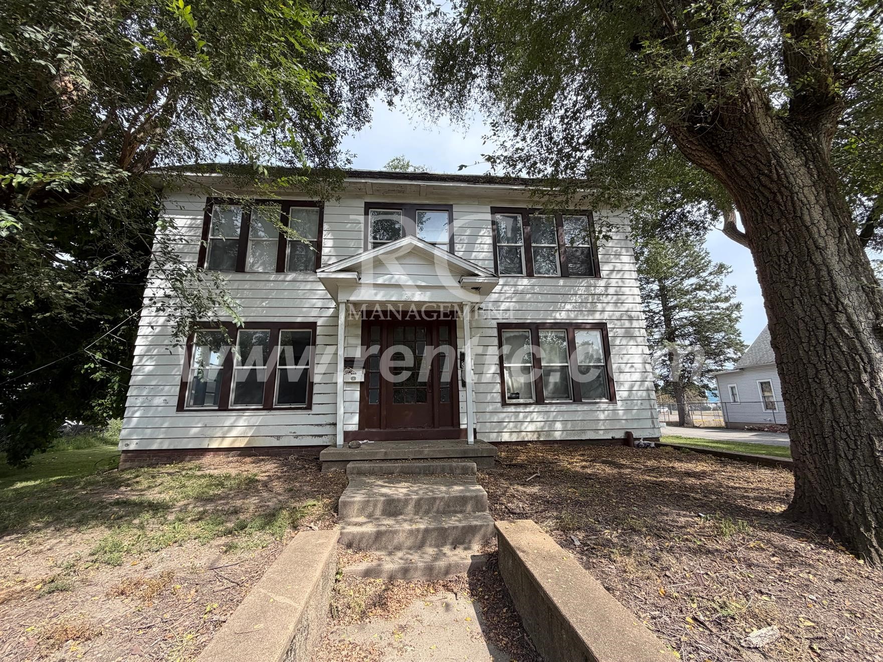 Danville House: 327-2 Robinson