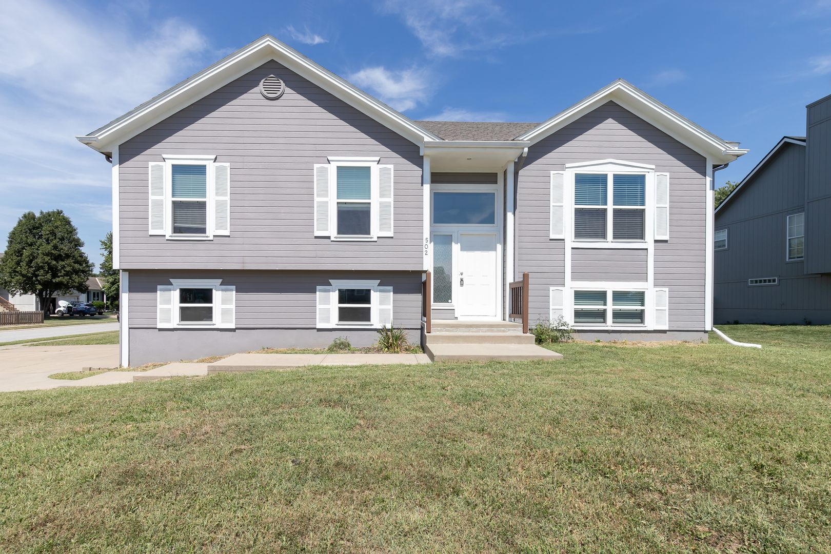Raymore House: 502 Sunny Ln. Raymore, MO. 64083