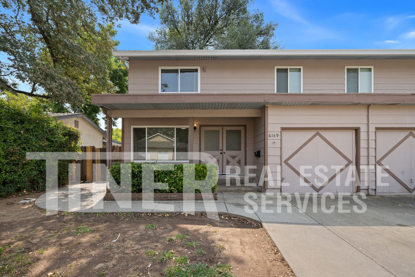 Carmichael House: 6169 Oakgreen Circle