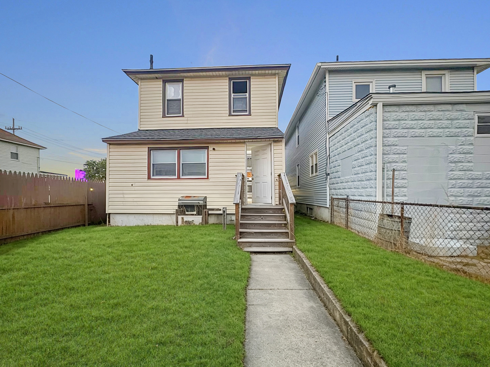 Atlantic City House: 704 N Michigan Ave