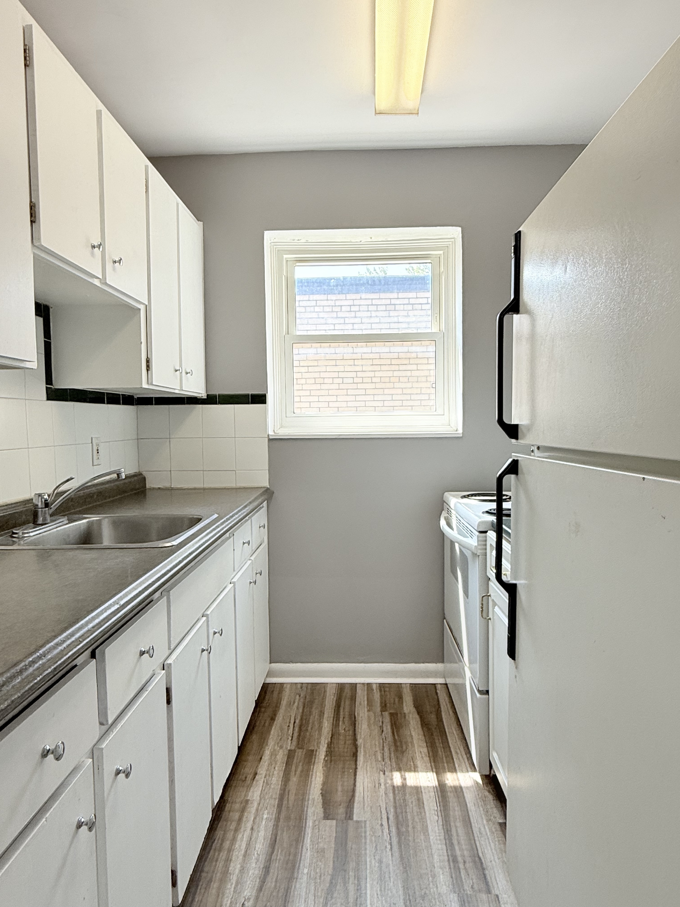 Windsor Condo: 1590 Ouellette Ave